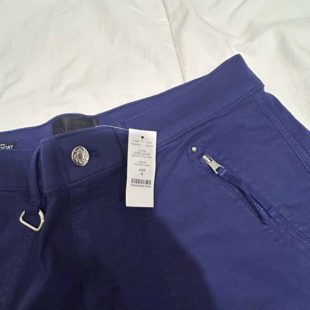 Women's Navy Blue Shorts WHBM
Size 6 - Picture 5 of 9